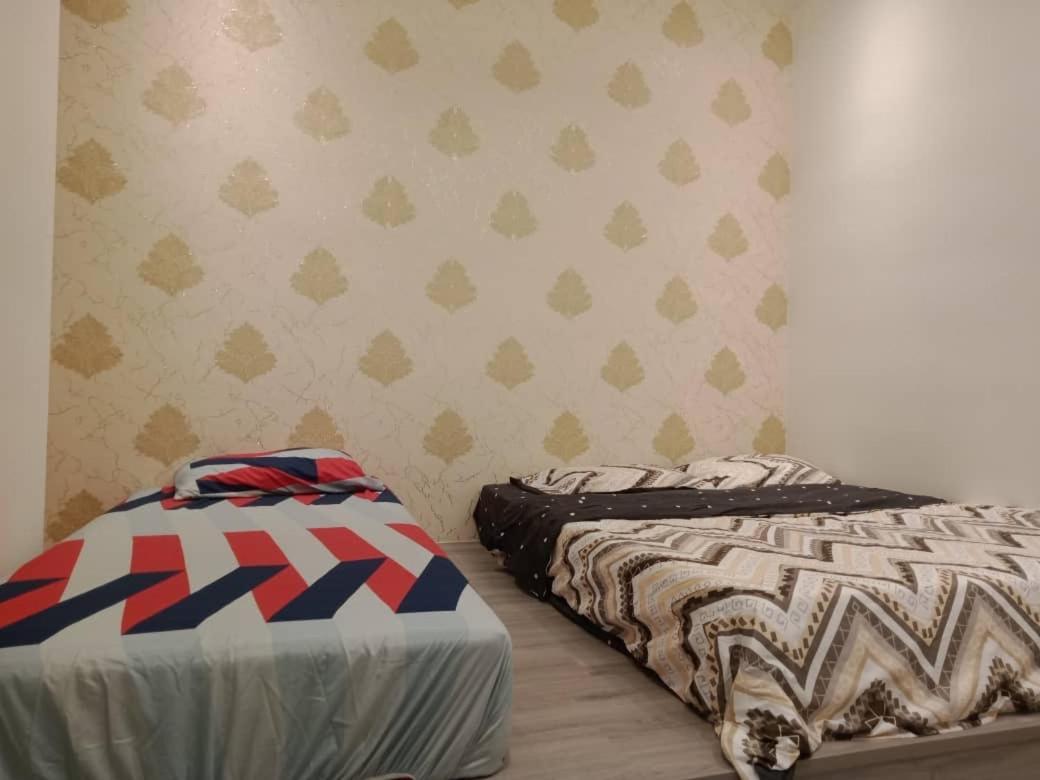 Muslim Blue Adik Aisyah Apartment Tanah Rata