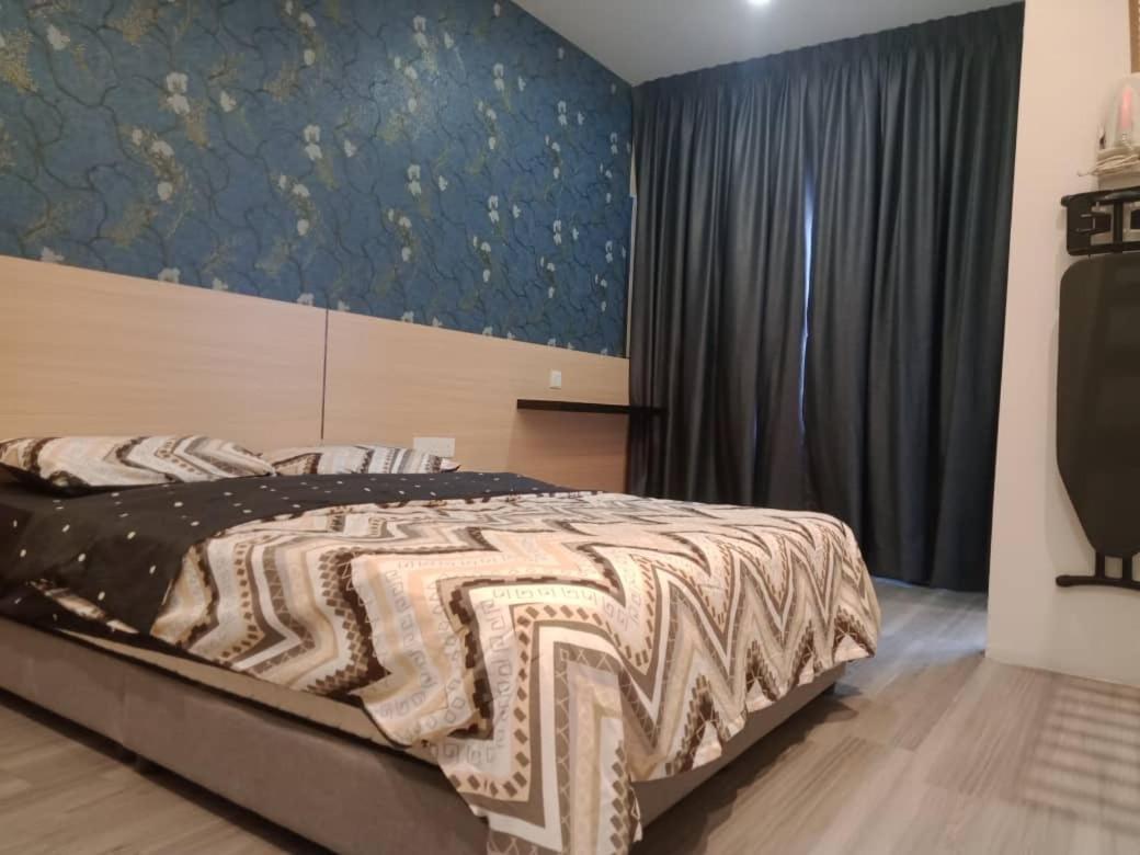 Muslim Blue Adik Aisyah Apartment Tanah Rata