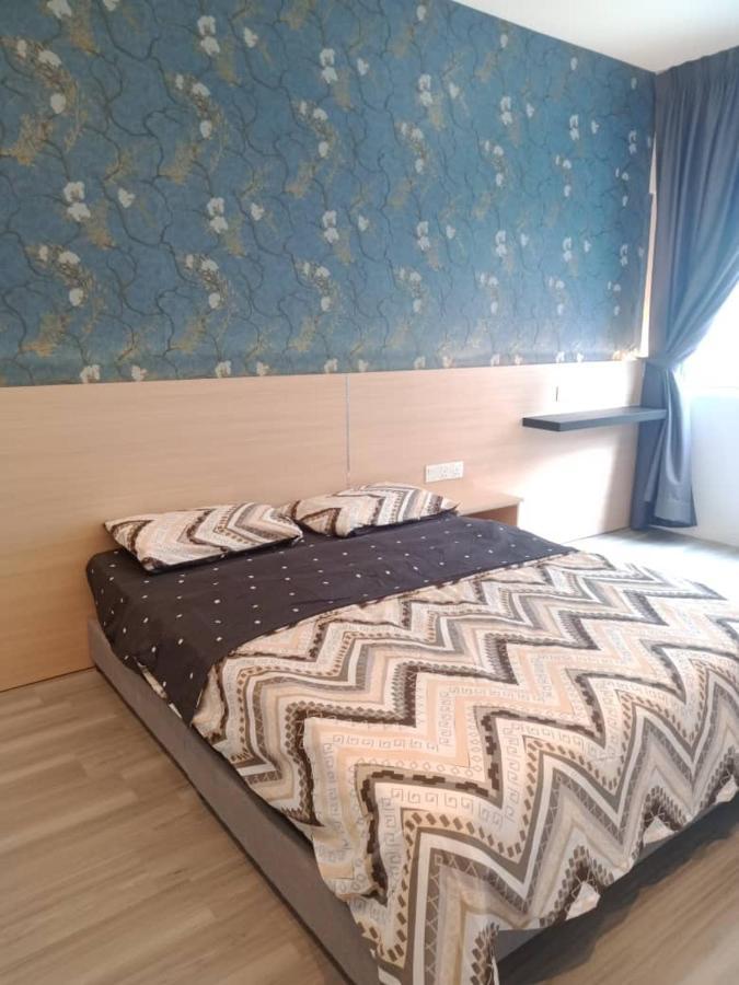 Muslim Blue Adik Aisyah Apartment Tanah Rata